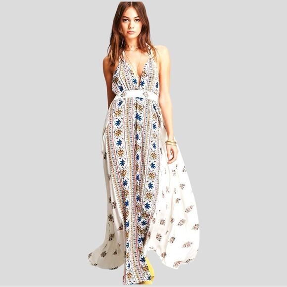 Selfie Leslie floral halter maxi dress! - Picture 1 of 13